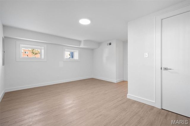 1201 Mackay Place, St Louis, MO 63104