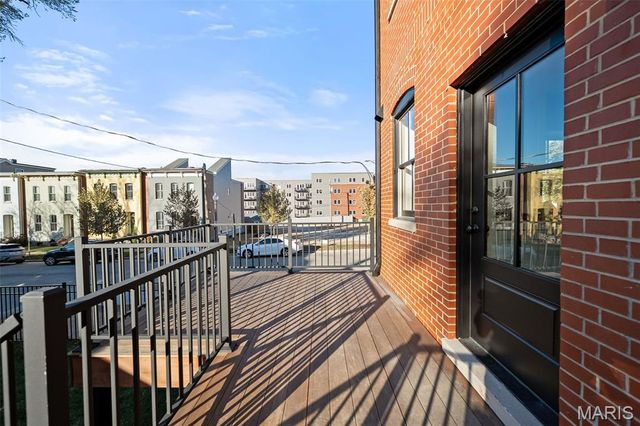 1201 Mackay Place, St Louis, MO 63104