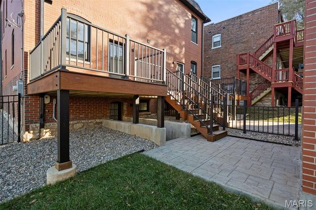 1201 Mackay Place, St Louis, MO 63104