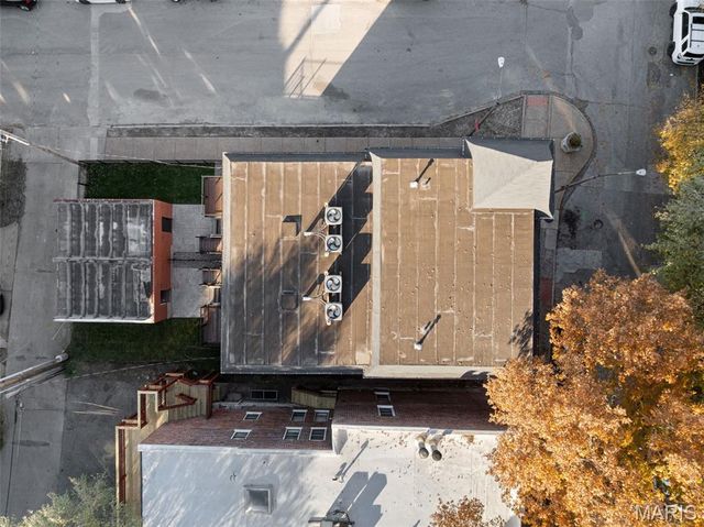 1201 Mackay Place, St Louis, MO 63104