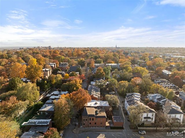 1201 Mackay Place, St Louis, MO 63104