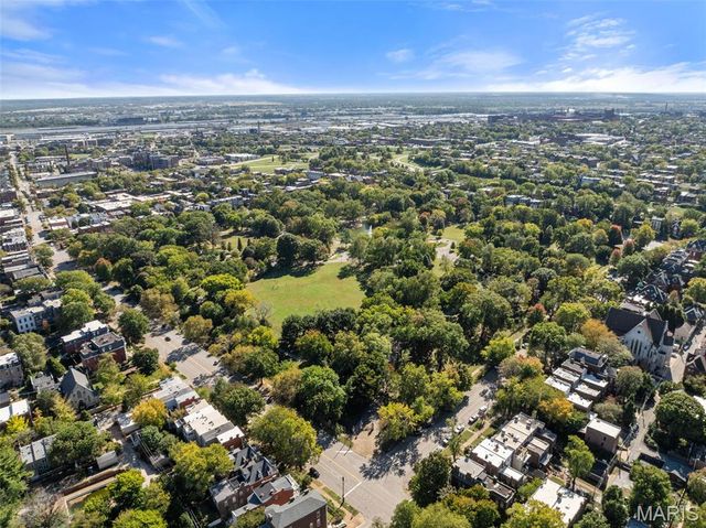 1201 Mackay Place, St Louis, MO 63104