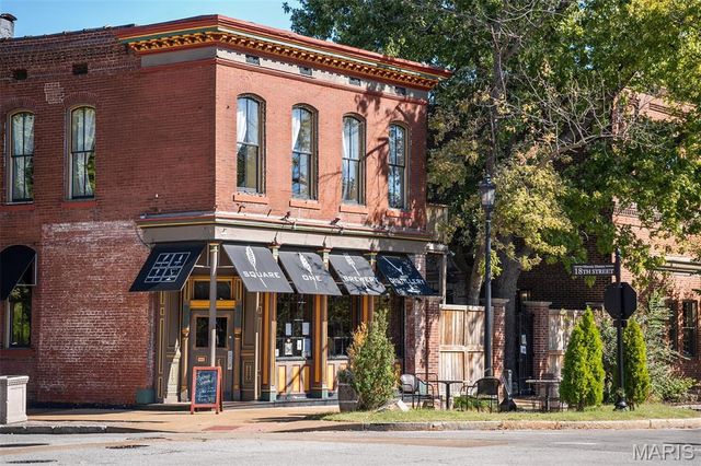 1201 Mackay Place, St Louis, MO 63104