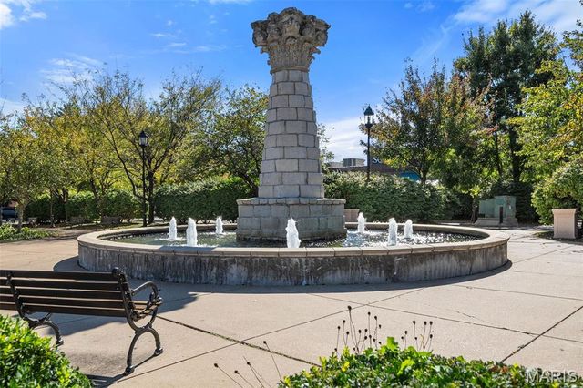 1201 Mackay Place, St Louis, MO 63104