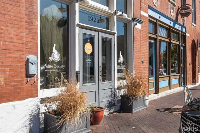 1201 Mackay Place, St Louis, MO 63104