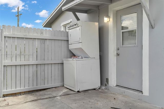 1402 NW 19th St, Fort Lauderdale, FL 33311