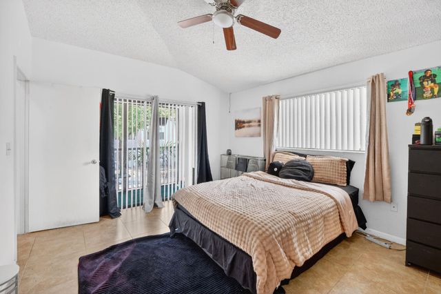 2550 SW 18th Terrace 2005, Fort Lauderdale, FL 33315
