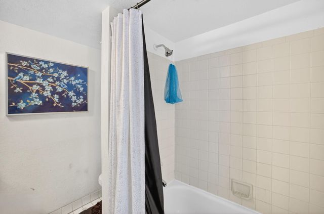 2550 SW 18th Terrace 2005, Fort Lauderdale, FL 33315