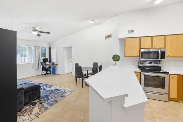2550 SW 18th Terrace 2005, Fort Lauderdale, FL 33315