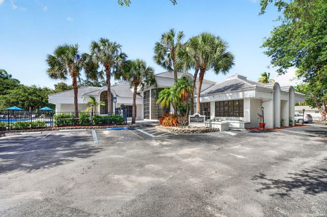 2550 SW 18th Terrace 2005, Fort Lauderdale, FL 33315