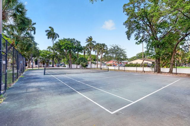 2550 SW 18th Terrace 2005, Fort Lauderdale, FL 33315