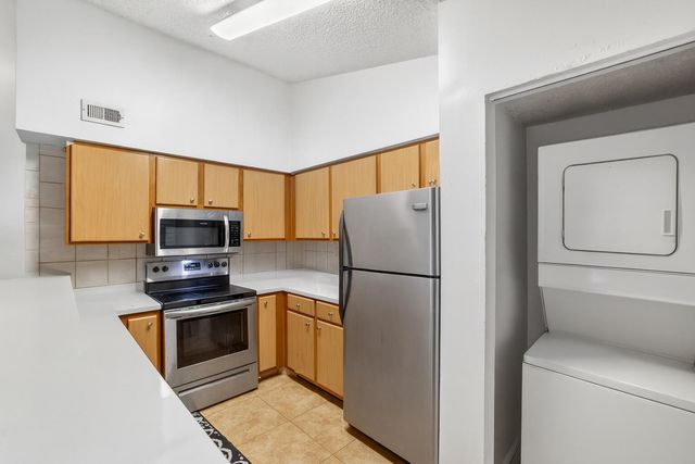 2550 SW 18th Terrace 2005, Fort Lauderdale, FL 33315
