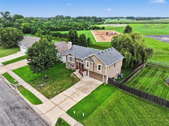 611 W 3rd Terrace, Wellsville, KS 66092