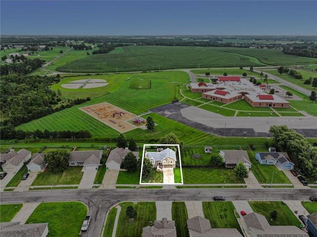 611 W 3rd Terrace, Wellsville, KS 66092