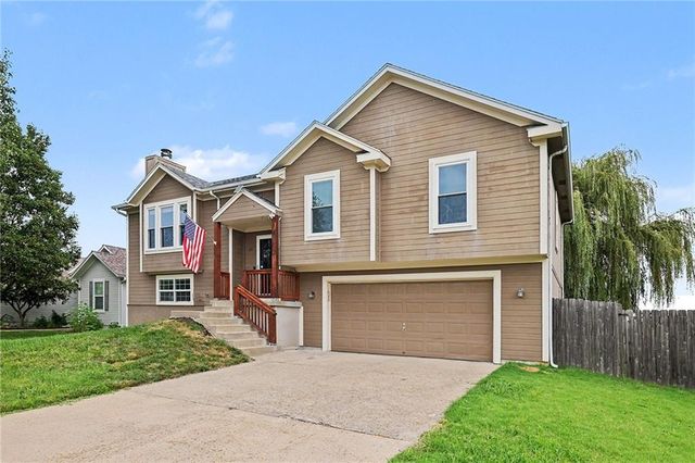 611 W 3rd Terrace, Wellsville, KS 66092