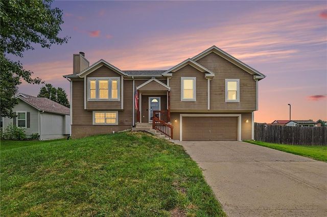 611 W 3rd Terrace, Wellsville, KS 66092