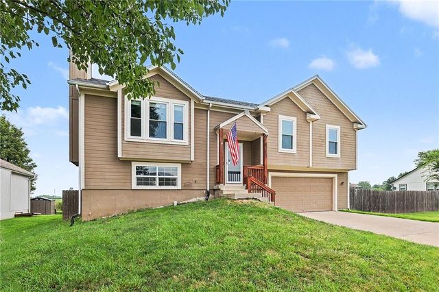 611 W 3rd Terrace, Wellsville, KS 66092