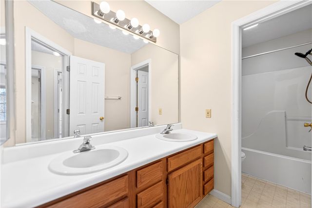 1214 Meadowbrook, North Strabane, PA 15317