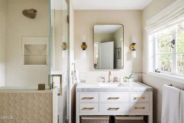 154 S Arroyo Boulevard, Pasadena, CA 91105