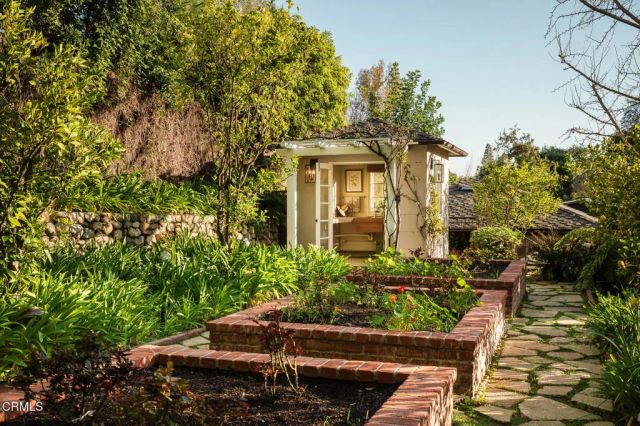 154 S Arroyo Boulevard, Pasadena, CA 91105