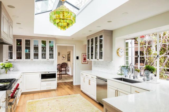 154 S Arroyo Boulevard, Pasadena, CA 91105