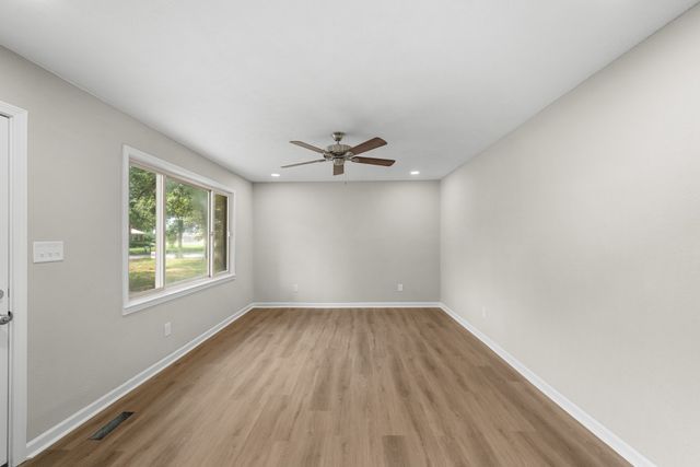 207 Tulsa Ave, Tullahoma, TN 37388