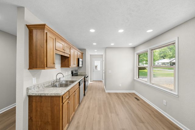 207 Tulsa Ave, Tullahoma, TN 37388