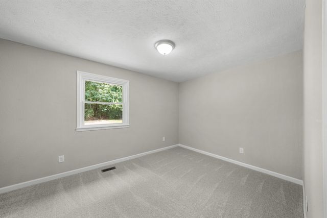 207 Tulsa Ave, Tullahoma, TN 37388