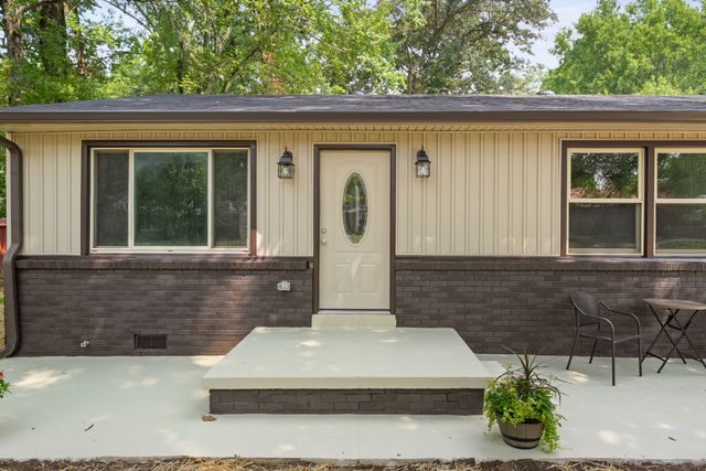 207 Tulsa Ave, Tullahoma, TN 37388