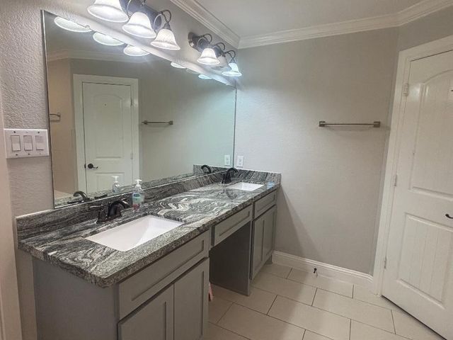 10002 Paintbrush Lane, Sugar Land, TX 77498