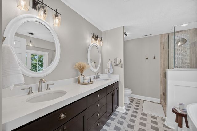 706 NE 40th Court, Ankeny, IA 50021