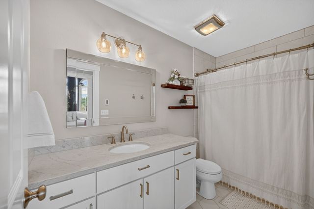706 NE 40th Court, Ankeny, IA 50021