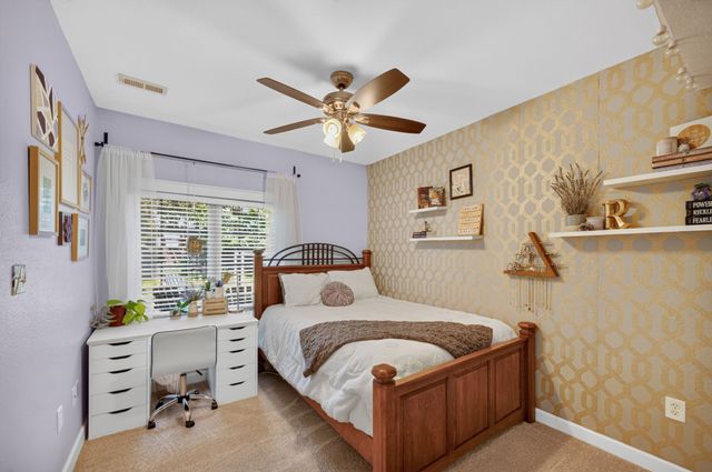 706 NE 40th Court, Ankeny, IA 50021