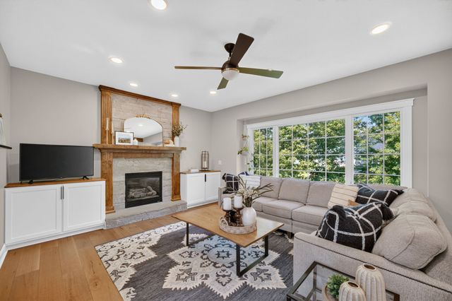 706 NE 40th Court, Ankeny, IA 50021