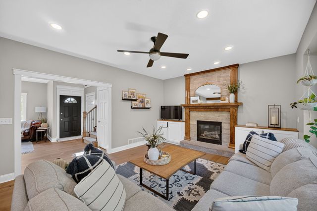 706 NE 40th Court, Ankeny, IA 50021