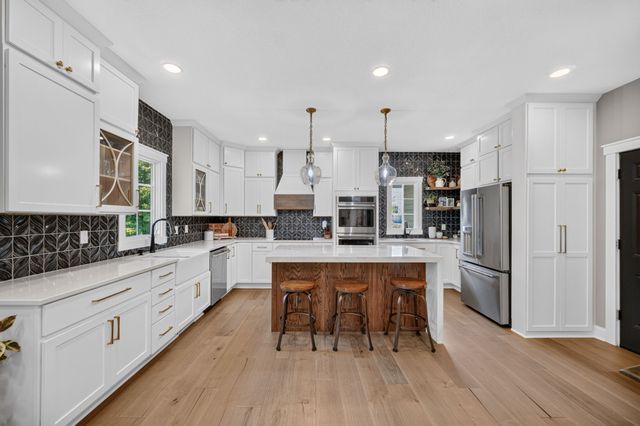 706 NE 40th Court, Ankeny, IA 50021
