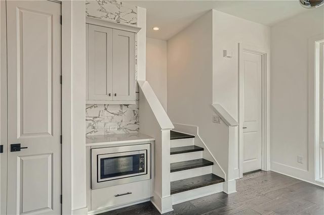 300 GIBSON Street SE, Atlanta, GA 30316