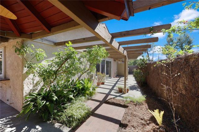 25377 Fortuna, Valencia, CA 91355