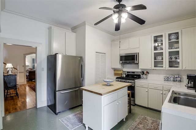 311 E Marvin Avenue, Waxahachie, TX 75165