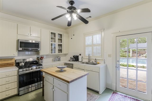 311 E Marvin Avenue, Waxahachie, TX 75165