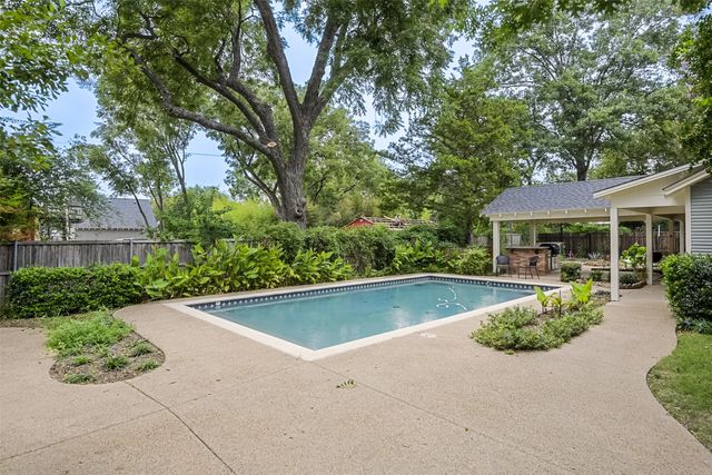 311 E Marvin Avenue, Waxahachie, TX 75165
