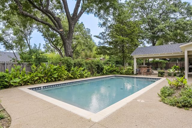 311 E Marvin Avenue, Waxahachie, TX 75165
