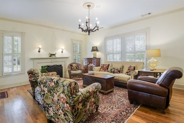311 E Marvin Avenue, Waxahachie, TX 75165