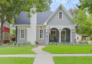 311 E Marvin Avenue, Waxahachie, TX 75165