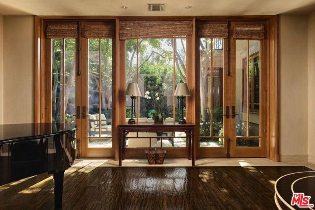 414 Lomond Avenue, Los Angeles, CA 90024