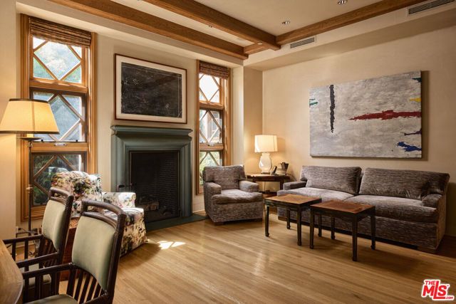 414 Lomond Avenue, Los Angeles, CA 90024