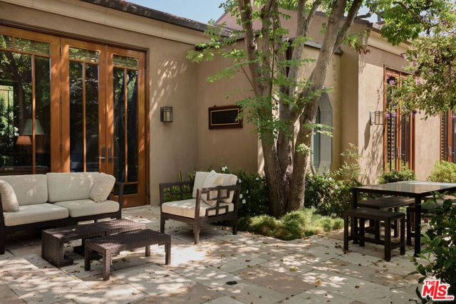 414 Lomond Avenue, Los Angeles, CA 90024