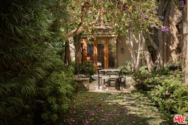 414 Lomond Avenue, Los Angeles, CA 90024