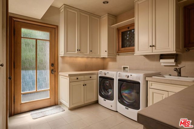 414 Lomond Avenue, Los Angeles, CA 90024