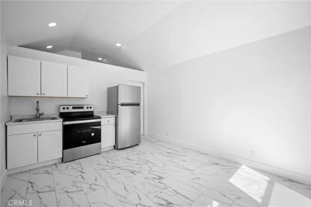 359 W Garfield Avenue B, Glendale, CA 91204